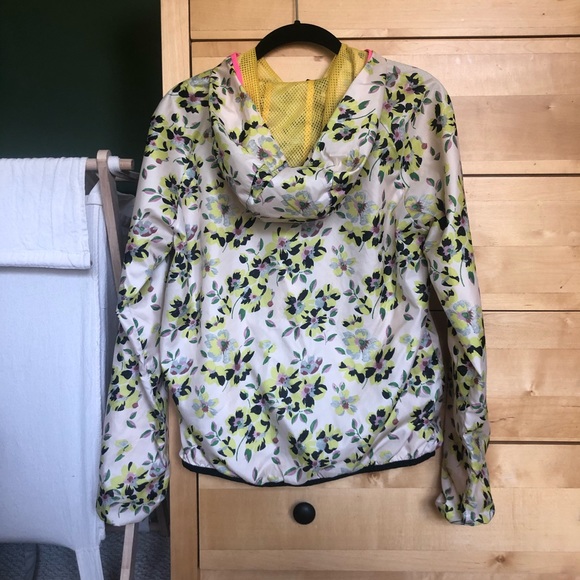 Essentiel Antwerp Azalee Windbreaker - Picture 6 of 7